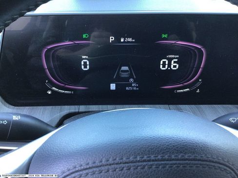 Used 2024 Kia Telluride EX w/ EX Captain's Chair Package FWD image 15