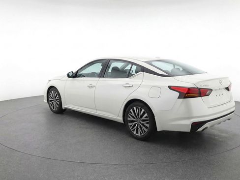 Used 2025 Nissan Altima 2.5 SV FWD image 6