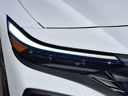 Certified 2025 Hyundai Elantra Sport image 10