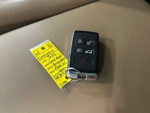 Used 2025 Land Rover Range Rover SE AWD/4WD image 32