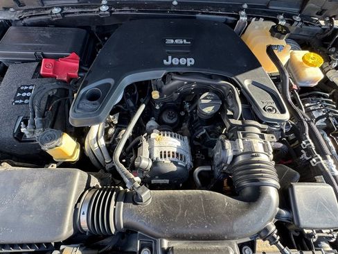 Used 2018 Jeep Wrangler Unlimited Sport S image 34