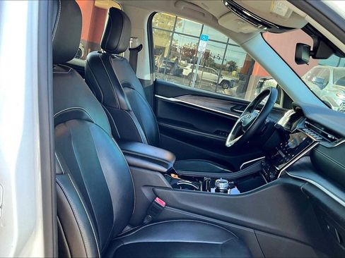 Used 2021 Jeep Grand Cherokee L Limited image 7