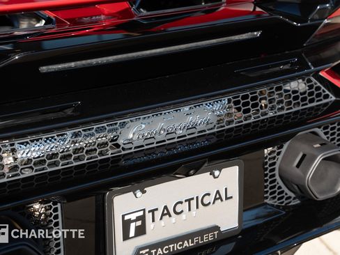 Used 2023 Lamborghini Huracan Tecnica image 17