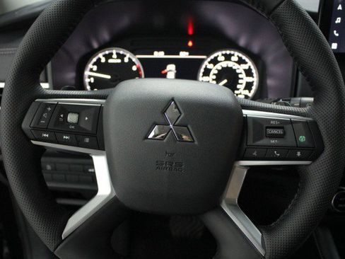 New 2026 Mitsubishi Outlander SE FWD image 8