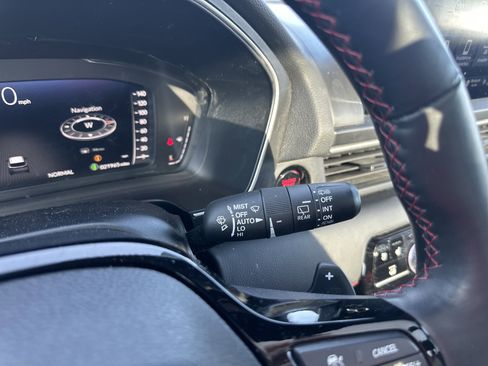 Certified 2025 Honda Pilot Black Edition image 23