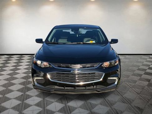 Used 2018 Chevrolet Malibu Premier w/ Driver Confidence Package FWD image 2