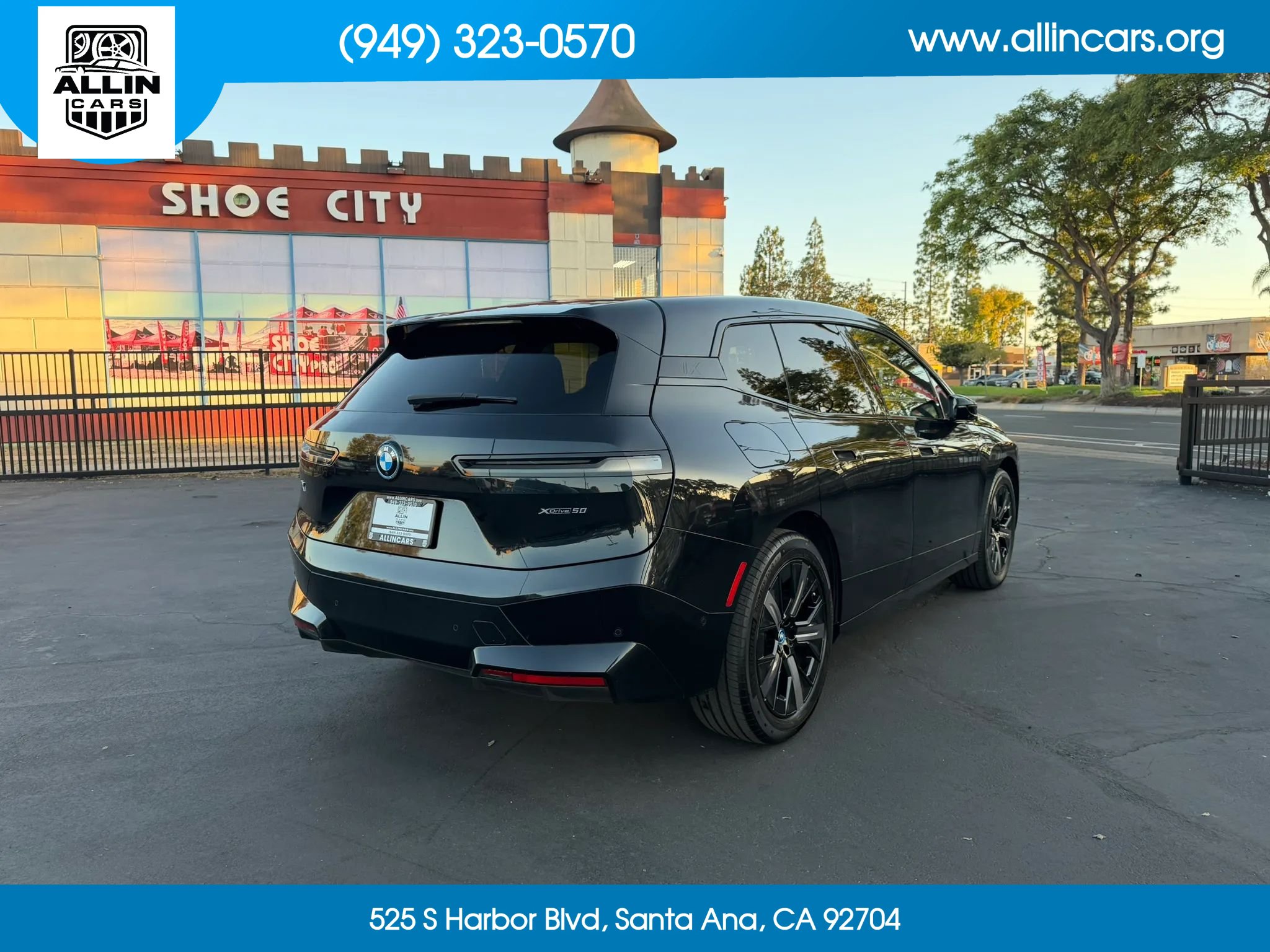 Used 2024 BMW iX xDrive50 w/ Premium Package AWD/4WD image 4