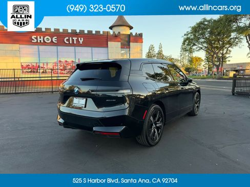 Used 2024 BMW iX xDrive50 w/ Premium Package AWD/4WD image 4