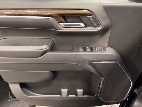 Used 2024 GMC Sierra 1500 Elevation w/ LPO, Elevation Black Package image 19