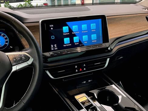 Used 2024 Volkswagen Atlas SEL image 5