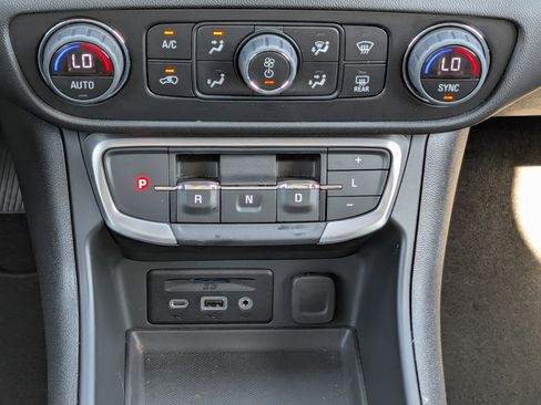 Certified 2024 GMC Terrain SLT image 20