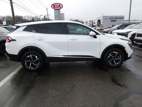 Used 2023 Kia Sportage LX AWD/4WD image 9