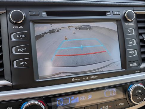 Used 2019 Toyota Highlander XLE FWD image 20