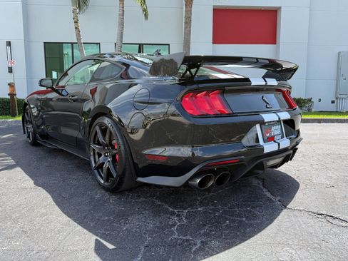 Used 2022 Ford Mustang Shelby GT500 w/ Carbon Fiber Track Pack RWD image 15