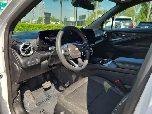 Used 2025 Chevrolet Blazer EV LT AWD/4WD image 9