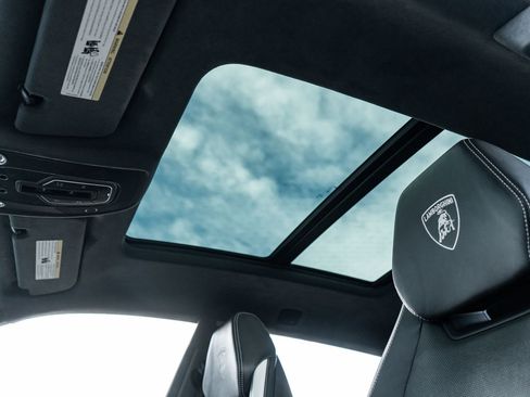 Used 2025 Lamborghini Urus SE image 28