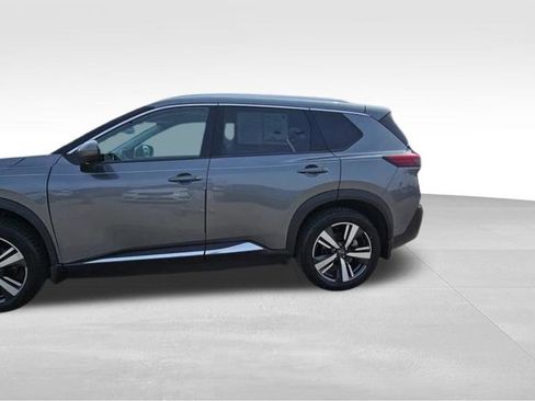 Used 2023 Nissan Rogue SL w/ SL Premium Package image 2