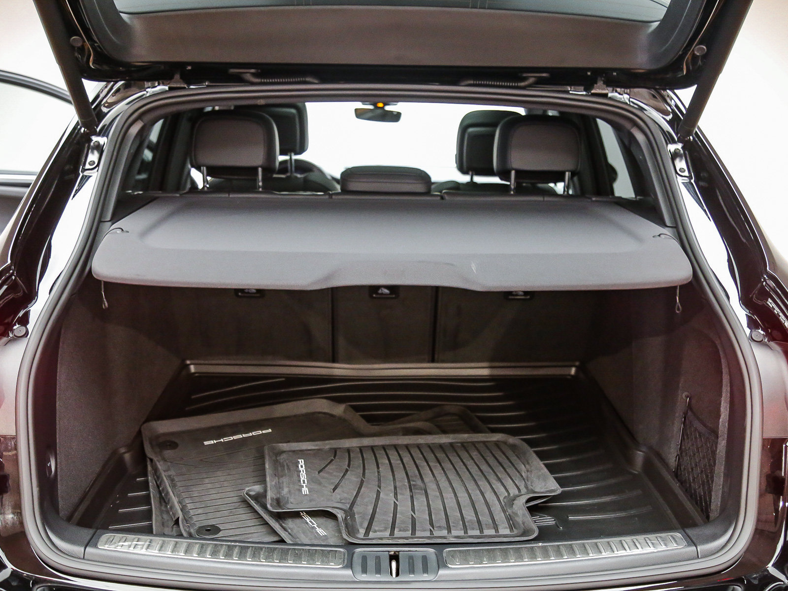 Certified 2026 Porsche Macan AWD/4WD image 31