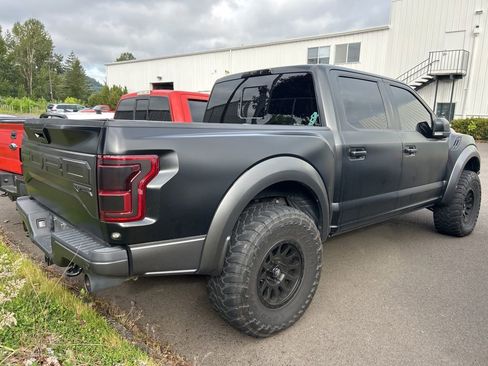 Used 2017 Ford F150 Raptor w/ Equipment Group 802A Luxury AWD/4WD image 2