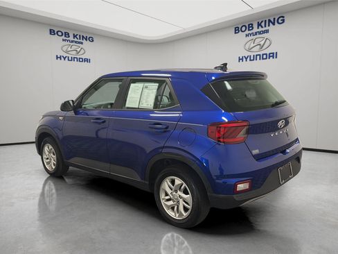 Used 2021 Hyundai Venue SE FWD image 3