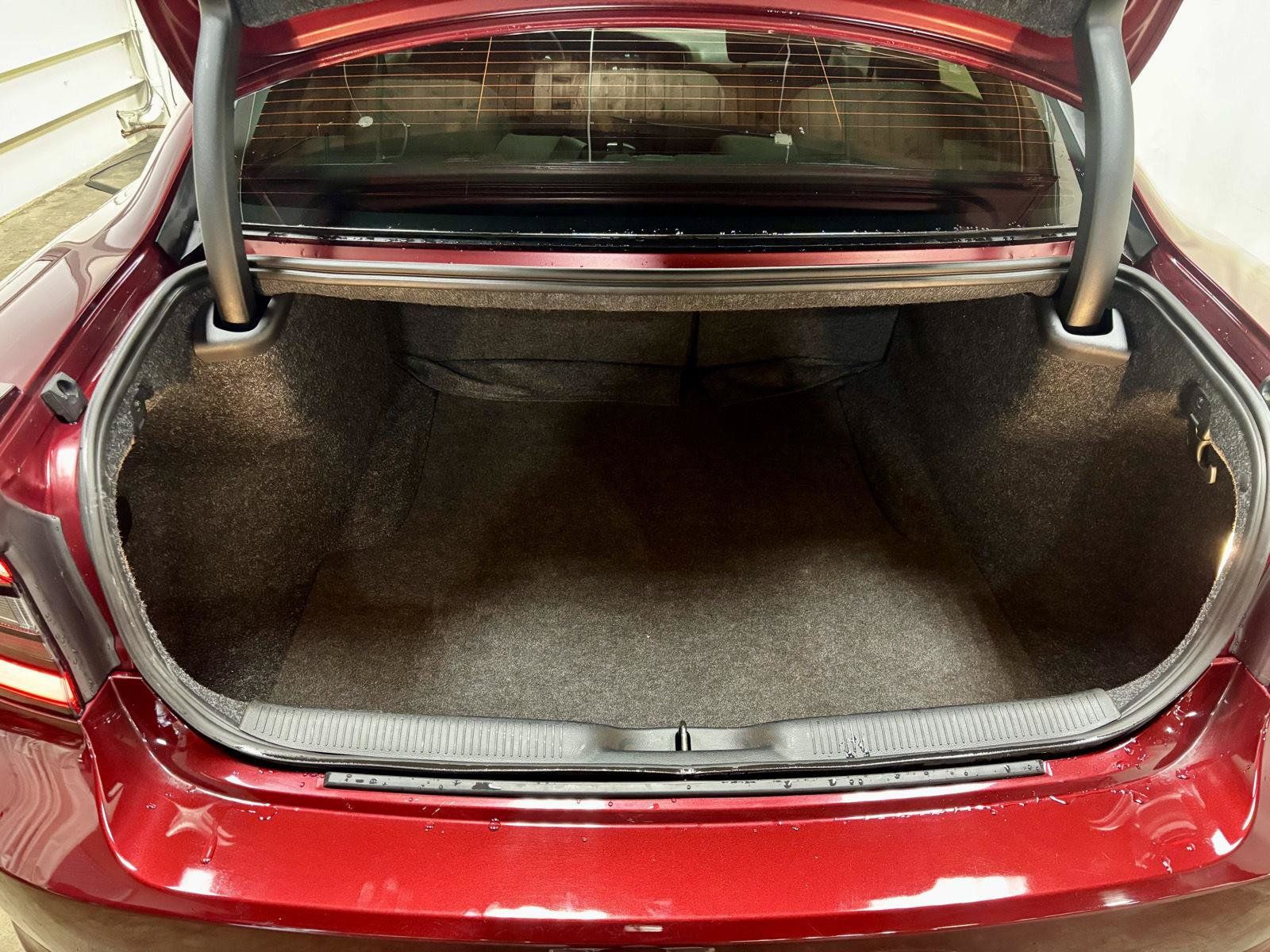 Used 2018 Dodge Charger R/T RWD image 33