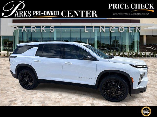 Used 2026 Chevrolet Traverse LT FWD image 1