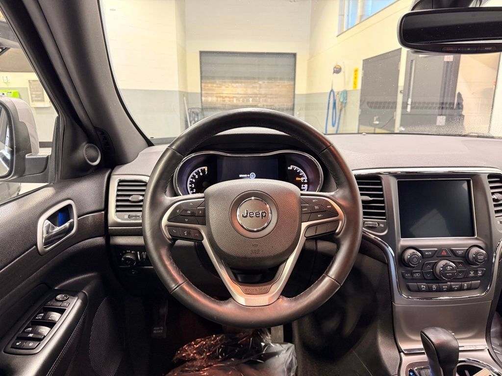 Used 2018 Jeep Grand Cherokee Altitude AWD/4WD image 23