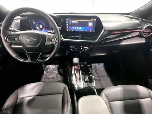 Used 2025 Chevrolet Trax RS image 7