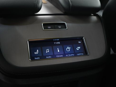 Used 2025 Lincoln Navigator Reserve w/ Jet Appearance Package AWD/4WD image 17