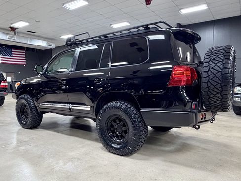Used 2013 Toyota Land Cruiser AWD/4WD image 11