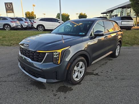 Certified 2024 Kia Sorento LX FWD image 10