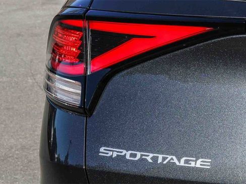 Used 2023 Kia Sportage LX image 11