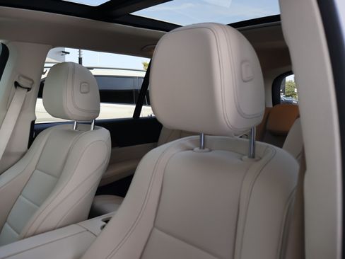 Certified 2025 Mercedes-Benz GLS 450 4MATIC image 11