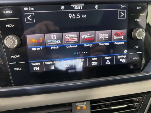 Used 2022 Volkswagen Taos SE FWD image 21