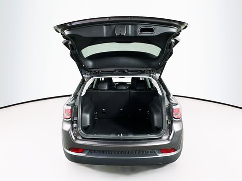 Used 2022 Jeep Compass Latitude image 27