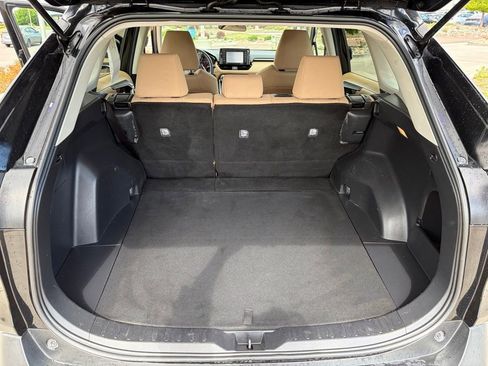 Used 2021 Toyota RAV4 XLE w/ Carpet Mat Package (TMS) AWD/4WD image 13