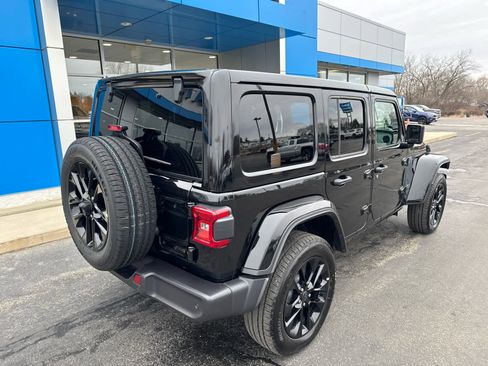 Used 2025 Jeep Wrangler Sahara w/ Safety Group image 7