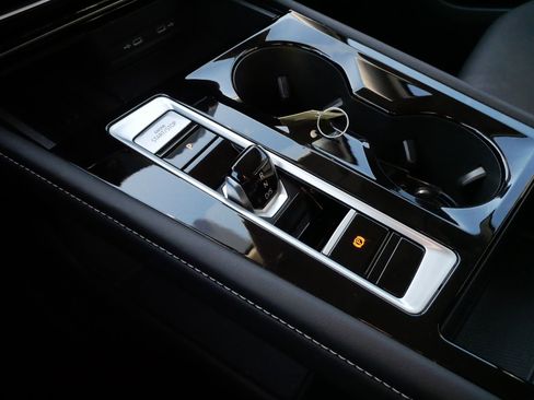 Certified 2025 Volkswagen Atlas SE w/ Black Wheel Package image 24