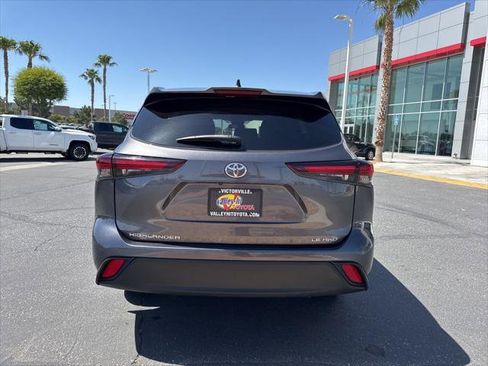 Certified 2024 Toyota Highlander LE AWD/4WD image 6