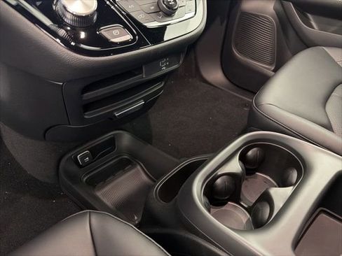 New 2026 Chrysler Pacifica Select image 16