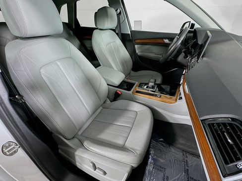 Used 2023 Audi Q5 2.0T Premium w/ Convenience Package AWD/4WD image 8