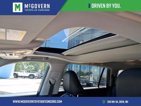Used 2023 Toyota Highlander XLE AWD/4WD image 16