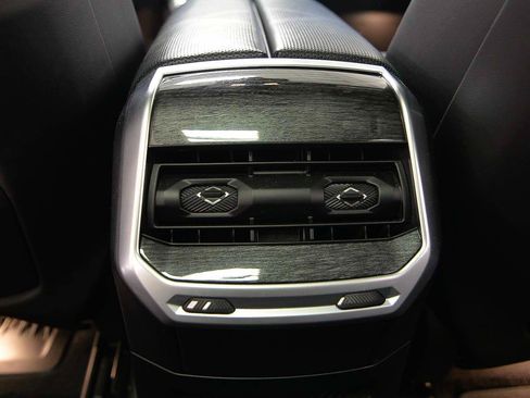 Certified 2023 BMW 760i xDrive w/ Luxury Rear Seating Package AWD/4WD image 10