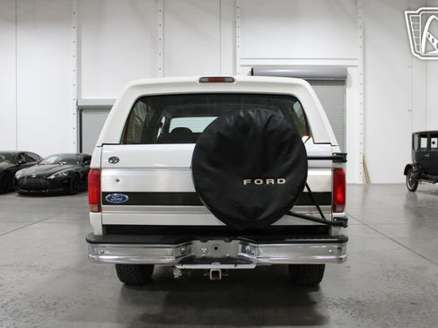 Used 1992 Ford Bronco XLT image 14