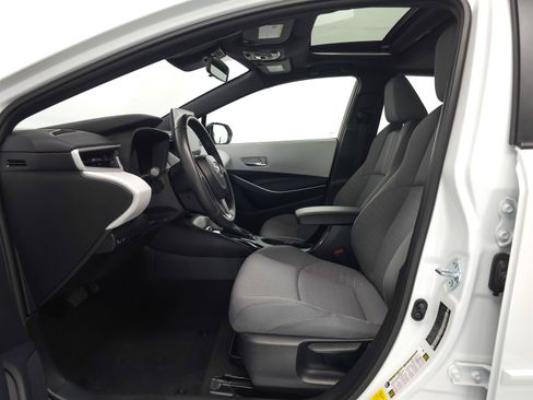 Used 2025 Toyota Corolla SE w/ SE Premium Package FWD image 4