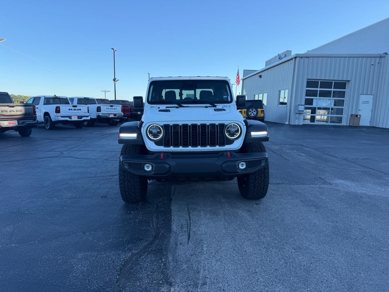 Used 2026 Jeep Gladiator Rubicon AWD/4WD image 3