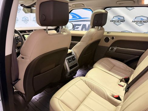 Used 2020 Land Rover Range Rover Sport SE image 17