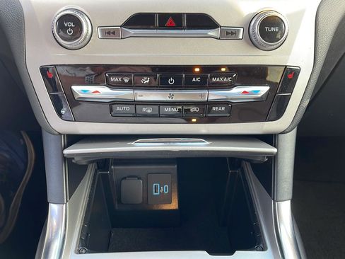 Used 2024 Ford Explorer XLT w/ Equipment Group 202A image 10