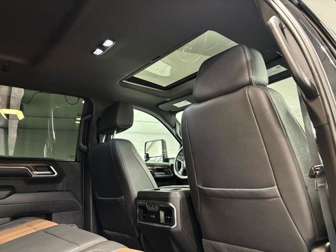 Used 2024 Chevrolet Silverado 1500 High Country w/ Technology Package AWD/4WD image 21