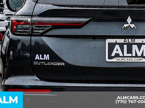 Used 2025 Mitsubishi Outlander SE FWD image 13